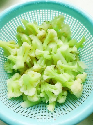 花椰菜炒鸡蛋的做法步骤：2