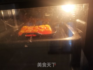 莲蓉蛋黄月饼的做法步骤：2