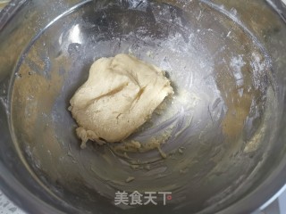 莲蓉蛋黄月饼的做法步骤：8