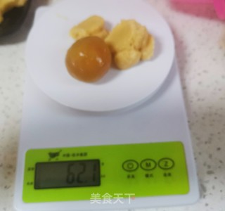 莲蓉蛋黄月饼的做法步骤：12