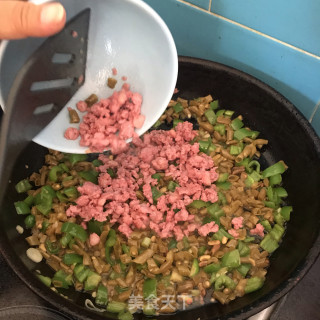 青椒豇豆炒肉沫的做法步骤：7