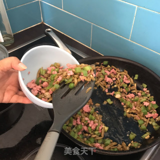 青椒豇豆炒肉沫的做法步骤：9