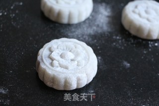 红豆沙冰皮月饼的做法步骤：7