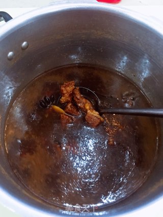 尖椒炒卤牛腩的做法步骤：1