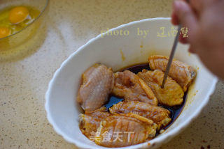 胡椒鸡翅的做法步骤：2