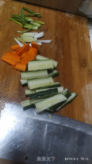 鱼片炒黄瓜的做法步骤：3