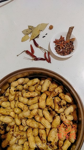 省时五香花生的做法步骤：1