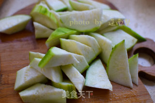 丝瓜烧豆腐的做法步骤：3