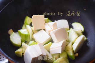 丝瓜烧豆腐的做法步骤：6