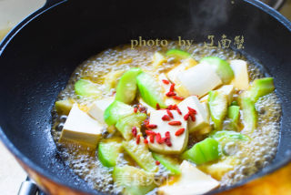 丝瓜烧豆腐的做法步骤：8