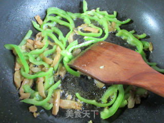 榨菜丝青椒鸭蛋炒米面的做法步骤：5