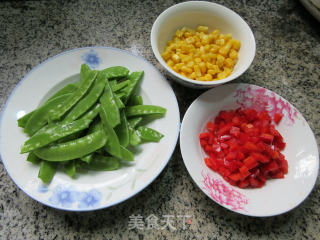 三彩荷兰豆的做法步骤：1