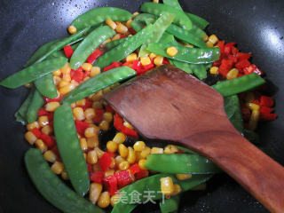 三彩荷兰豆的做法步骤：4