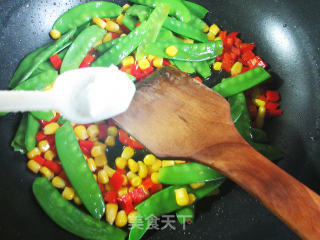 三彩荷兰豆的做法步骤：5