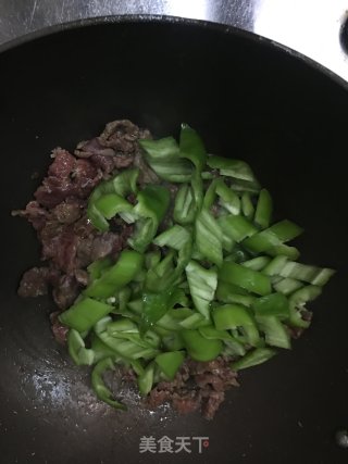 尖椒炒牛肉的做法步骤：5