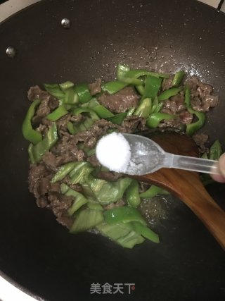 尖椒炒牛肉的做法步骤：6