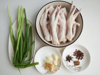 酱香鸡爪的做法步骤：1