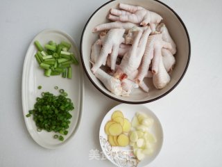 酱香鸡爪的做法步骤：2