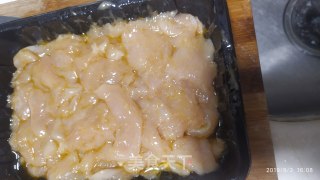 鸡胸肉炒雪豆的做法步骤：2