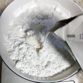 冰皮豆沙月饼的做法步骤：3