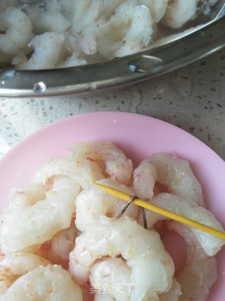 秋葵炒虾仁的做法步骤：2
