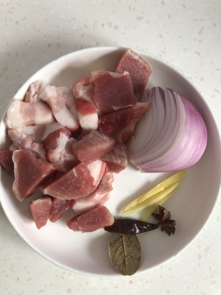 卤肉饭的做法步骤：1