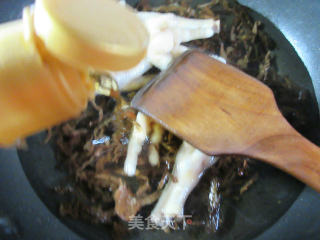 笋干菜烧鸡爪的做法步骤：4