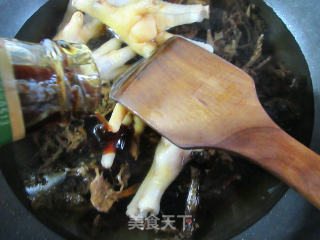 笋干菜烧鸡爪的做法步骤：6