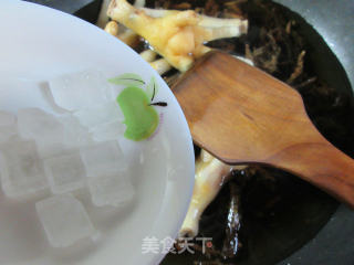 笋干菜烧鸡爪的做法步骤：7