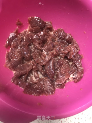 牛肉番茄滑蛋的做法步骤：2
