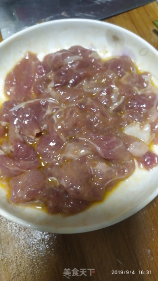 瘦肉炒豆角的做法步骤：2