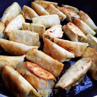 包菜鲜肉锅贴的做法步骤：10