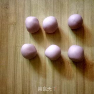 粉色小猪佩奇冰皮月饼的做法步骤：5