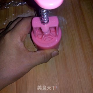 粉色小猪佩奇冰皮月饼的做法步骤：8