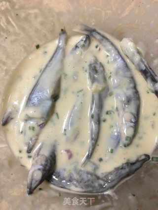 油炸多春鱼的做法步骤：2