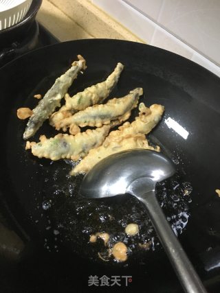 油炸多春鱼的做法步骤：4