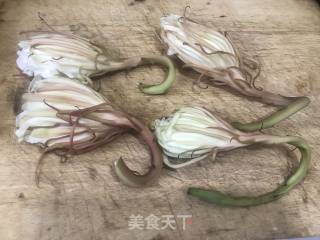 小香娟の西红柿昙花鸡蛋汤的做法步骤：1