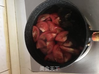 西红柿木耳汤的做法步骤：2