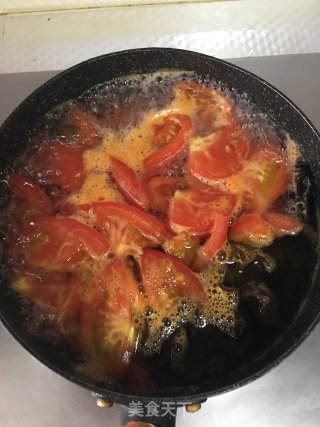 西红柿木耳汤的做法步骤：3