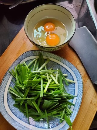 韭菜炒鸡蛋的做法步骤：2