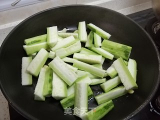 丝瓜虾米粉丝的做法步骤：3