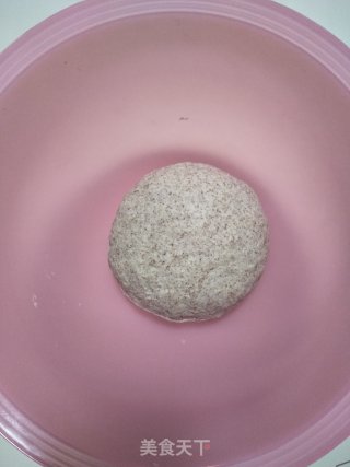 黑全麦花卷的做法步骤：3