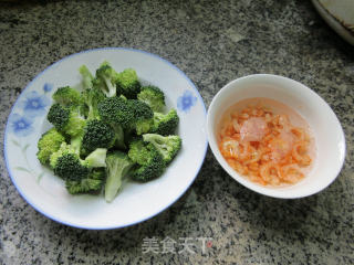 开洋炒西兰花的做法步骤：1