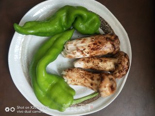 松茸炒鸡丝的做法步骤：1