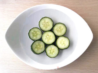 黃瓜遇到泡菜的做法步骤：1
