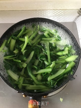 花鲢鱼丸菜秧汤的做法步骤：1