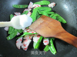 虾味球炒荷兰豆的做法步骤：5
