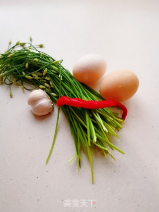 韭菜苔炒鸡蛋的做法步骤：1