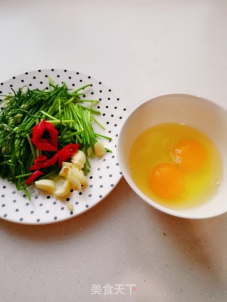 韭菜苔炒鸡蛋的做法步骤：2