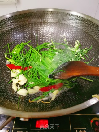 韭菜苔炒鸡蛋的做法步骤：5